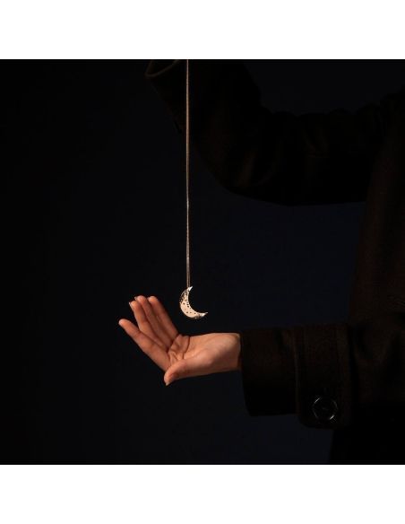 Christelle Dit Christensen collier M croissant de Lune doré